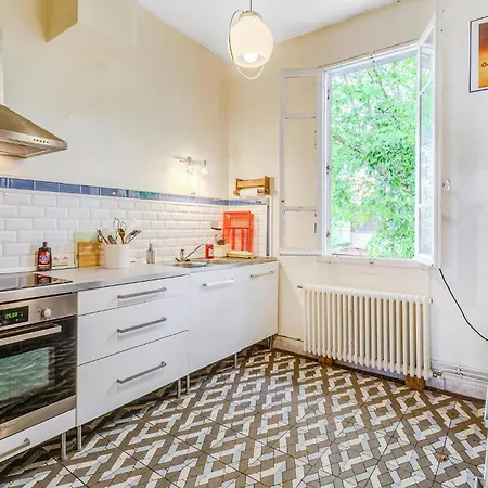 2 Bedroom Beautiful In Ronce-les-Bains