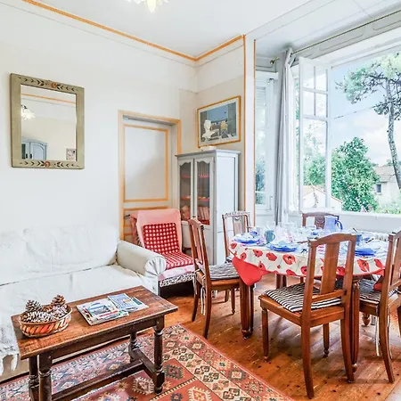 2 Bedroom Beautiful In *