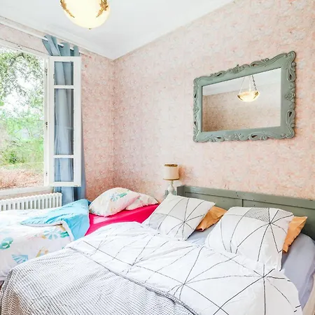 2 Bedroom Beautiful In *